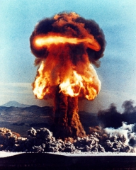 Photo champignon nucléaire, uk-grabble, jpg